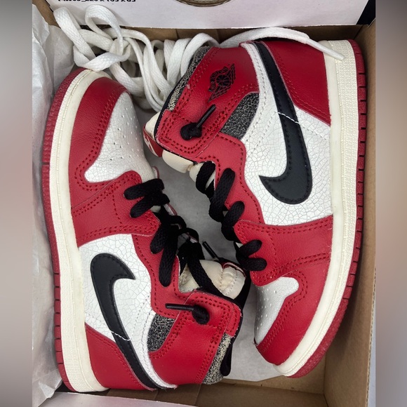 Air Jordan Chicago “Lost and Found” toddler size 10c